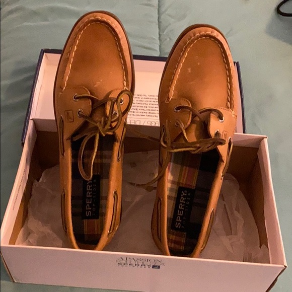 Shoes - Picture 3 of 3